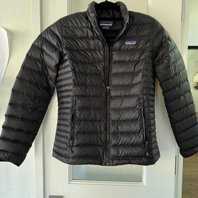 Women’s Patagonia goose down puffer coat- small