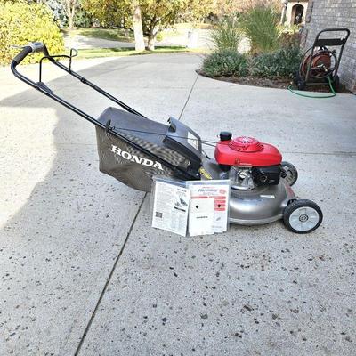 Honda Harmony Lawn Mower with Cover - 3 Speed Self Propelled