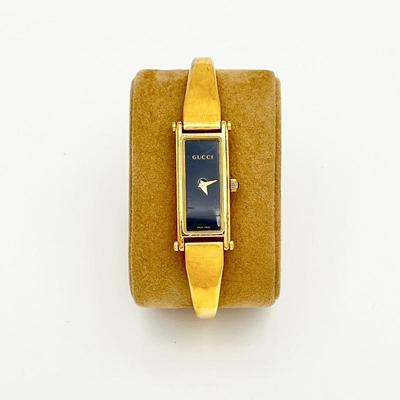 Vintage Swiss GUCCI Women’s Bangle Watch in Gold - 1500L Black Rectangular Face