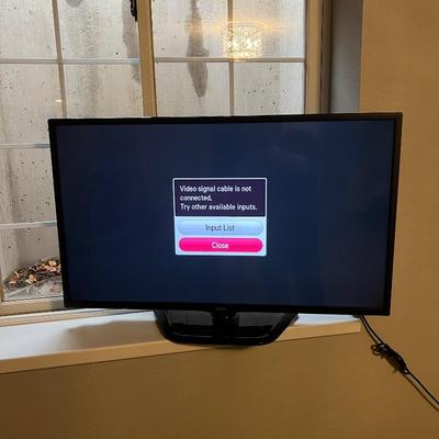 42" LG TV - Model 42LN5700