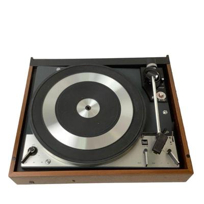 MANA302 Dual Type CK21 1219 Turntable	Unit is operational but unable to test due to missing spindle.  Unit was made in Germany.
