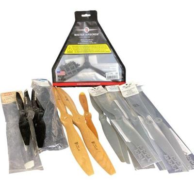ROMO566 Propeller Blades	Assortment of grey, black plastic and wooden blades, including 15x4E, 14x6E and 13x6. 

