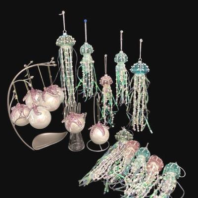 KAAR506 Whimsical Jellyfish And Starfish	10 Jellyfish, handblown embellished with pearls rhinestones and sequins. 6 Pearlescent globes...