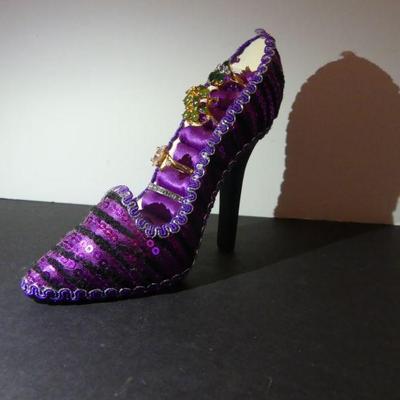 Vintage Shoe Ring Holder with 4 Fashion Rings