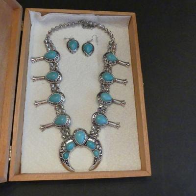 Vintage Turquoise Necklace & Pierced Dangle Set