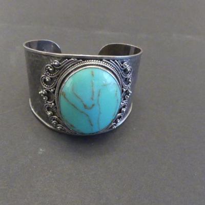 Beautiful Sterling & Turquoise Cabochon Cuff Bracelet - TW 55.2g