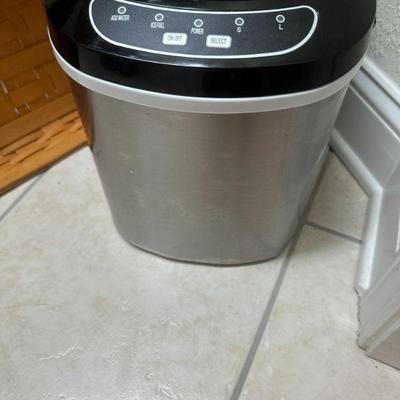 Icemaker