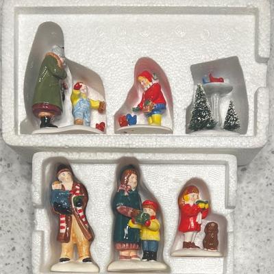 Department 56 The Original Snow Village - Feeding The Birds, Caroling Family