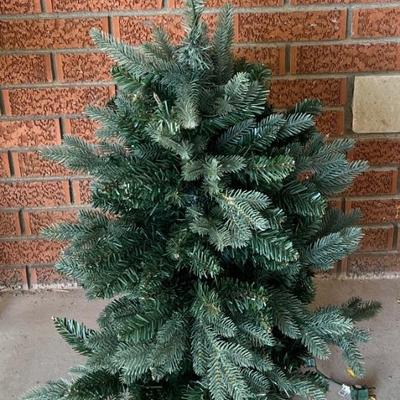 National Tree Company 32" Lighted Christmas Tree With Base IOB