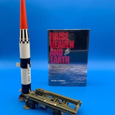 Model & Book – Martin Marietta Pershing Missile - TAPCO