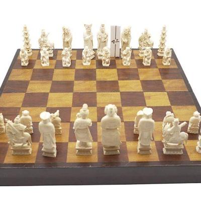 VINTAGE CHINESE FINELY CARVED BONE CHESS SET