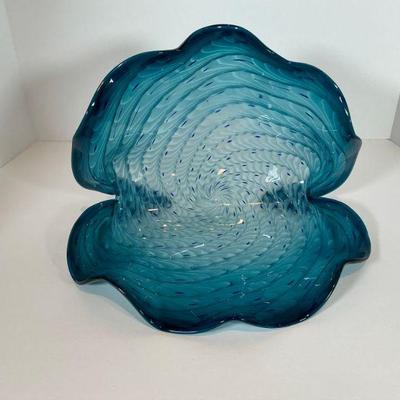 Signed Art Glass Clamshell Design - signed