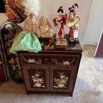 Cabinet only sold- figurines are available 