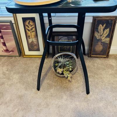 METAL FRAME TABLE