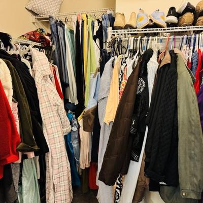 LOTS OF LADIES CLOTHES