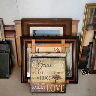 Wide selection of wall art 