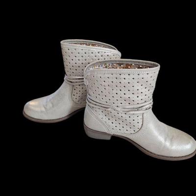 Ladies white boots