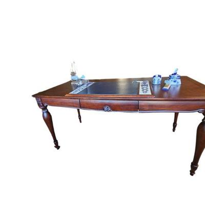 Nice lady desk