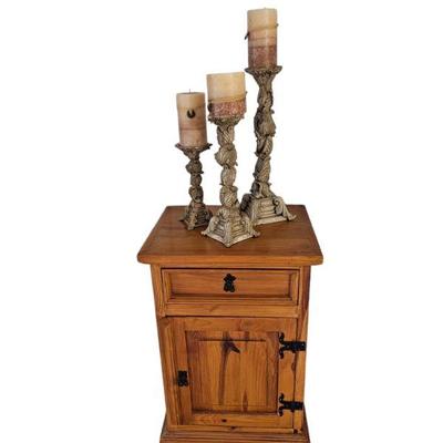Pine accent table