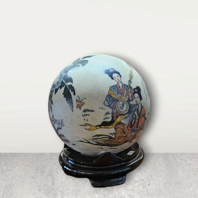 Oriental design ball on Stan
