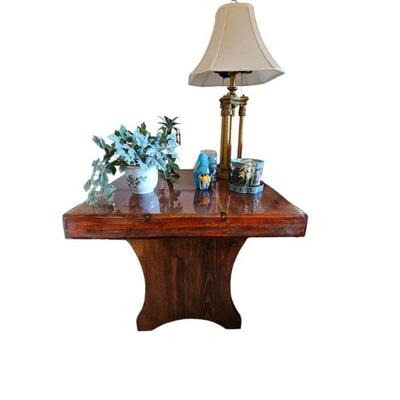 Matching vintage end table with rope trim