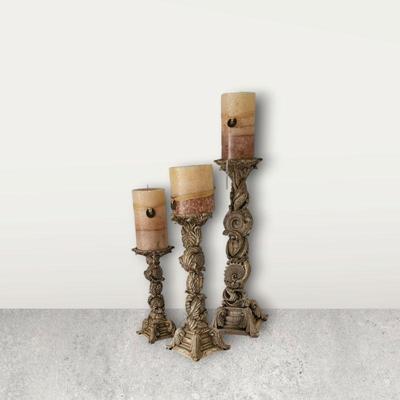 Candlesticks with nautical design