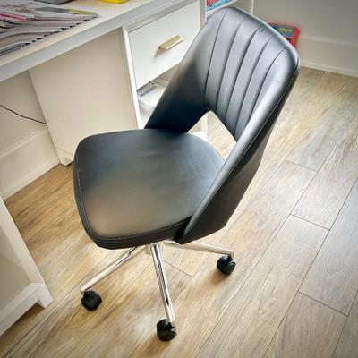 Black office chair