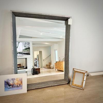 Wall mirror