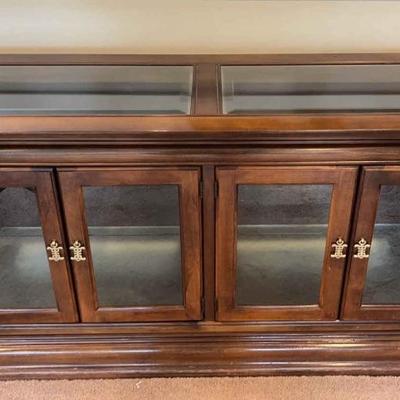 Broyhill Lighted Display Floor Cabinet * Sideboard
