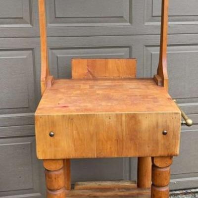 Cool Butcher Block on Wheels with Bell & Storage *
