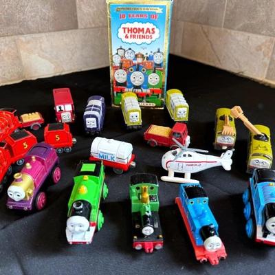 Thomas Train Set * Metal Pieces * Matching VHS Tape
