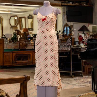 Please visit our showroom November 15-17th 10am-5pm to purchase this item.