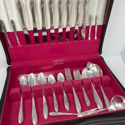 1946 Tudor Plate Oneida Community 8 Setting Flatware