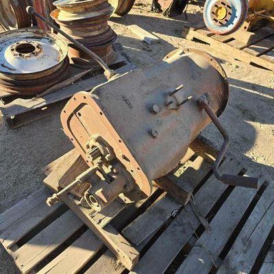 #4106 • Transmission Housing for a Tractor
