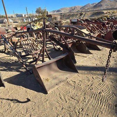 #2002 • Dearborn Farm Equipment Front Bucket Loader Tractor Attachment
