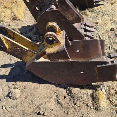 #2502 • Backhoe Bucket Attachment
