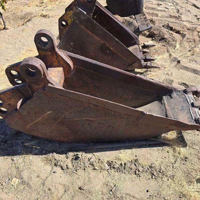 #2510 • Backhoe Bucket Attachment
