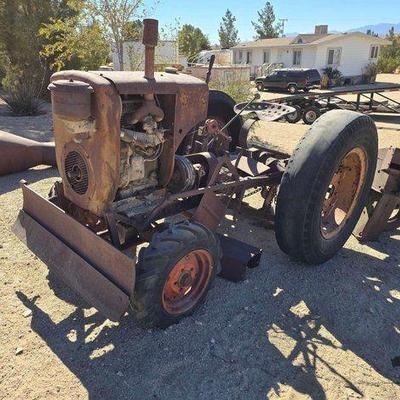 #400 • Early Model Tractor
