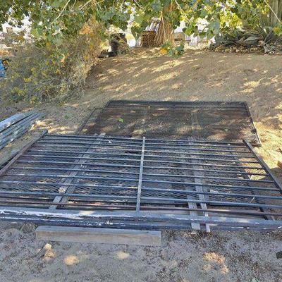 #2622 • 3 Gates and 1 Mesh Gate
