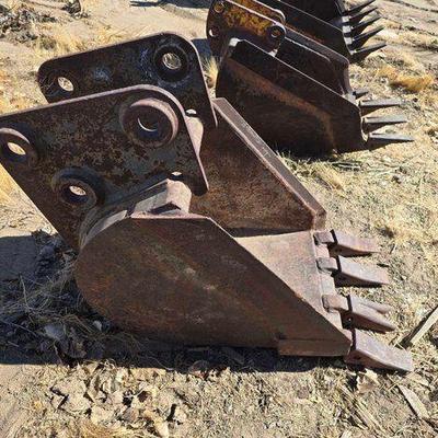 #2504 • Ray-Mac Trenching Bucket Attachment
