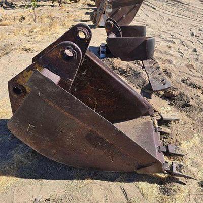 #2512 • Backhoe Bucket Attachment
