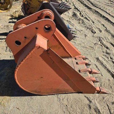 #2518 • Kubota Backhoe Bucket Attachment
