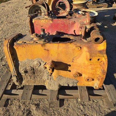 #4102 • Transmission Housing for a Tractor
