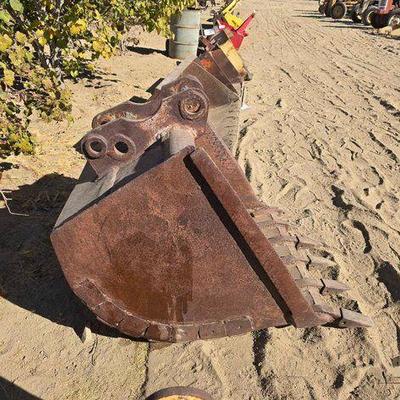 #2526 • Backhoe Bucket Attachment
