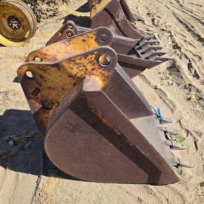 #2520 • Backhoe Bucket Attachment
