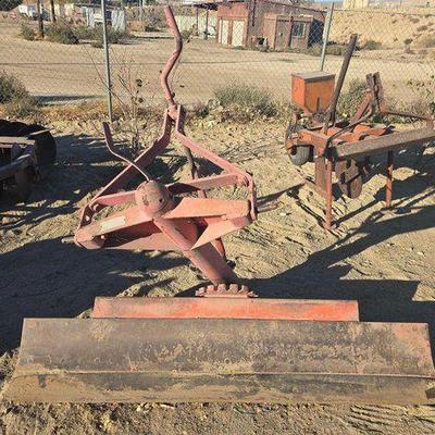 #2558 • Massey-Ferguson 3pt Grader Blade Tractor Implement
