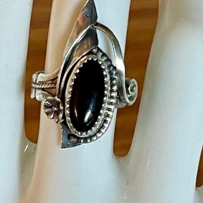 Vintage Les Baker Navajo Sterling Silver & Black Onyx Ring Size 7.5 - Total Weight 6 Grams 