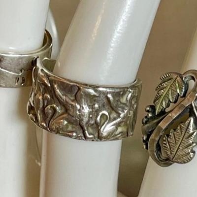 (3) Sterling Silver Repousse & Etched Rings - Griffins - Grape Leaves And Stamped Band - Total Weight 15.57 Gr