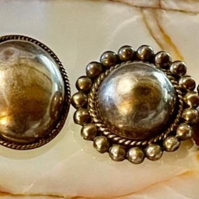 (2) Pairs Of Vintage Mexico Sterling Silver Clip On Earrings - (1) Pair Laton Total Weight 42.15 Grams 