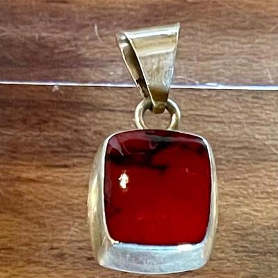 Sterling Silver & Red Jasper Pendant - Total Weight - 9.65 Grams 